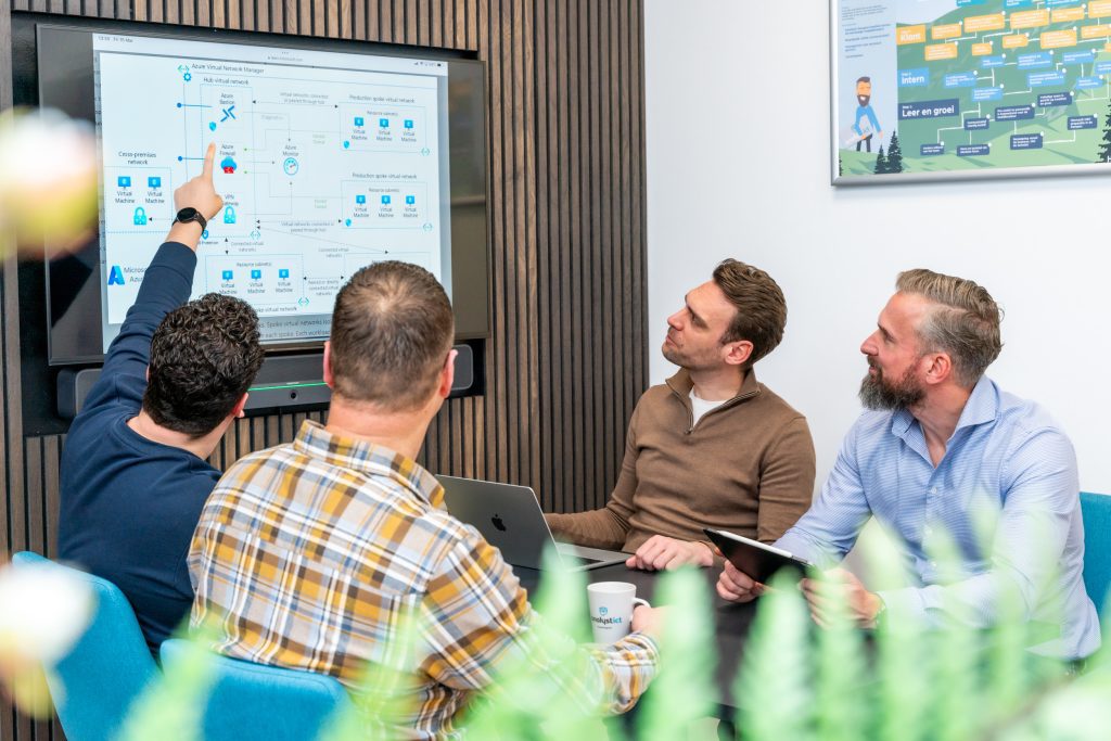 Microsoft analyst ict